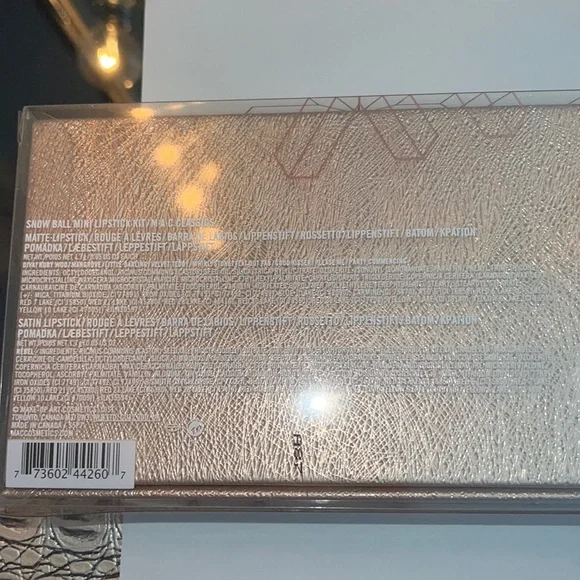 NIB! Mac Cosmetics Snow Ball Mini Lipstick Kit. - Picture 9 of 11